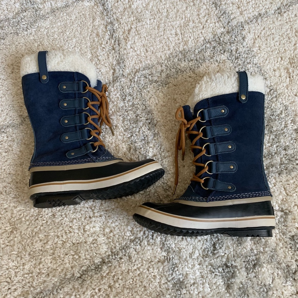 Like New Sorel Joan of Arctic Boots - 7